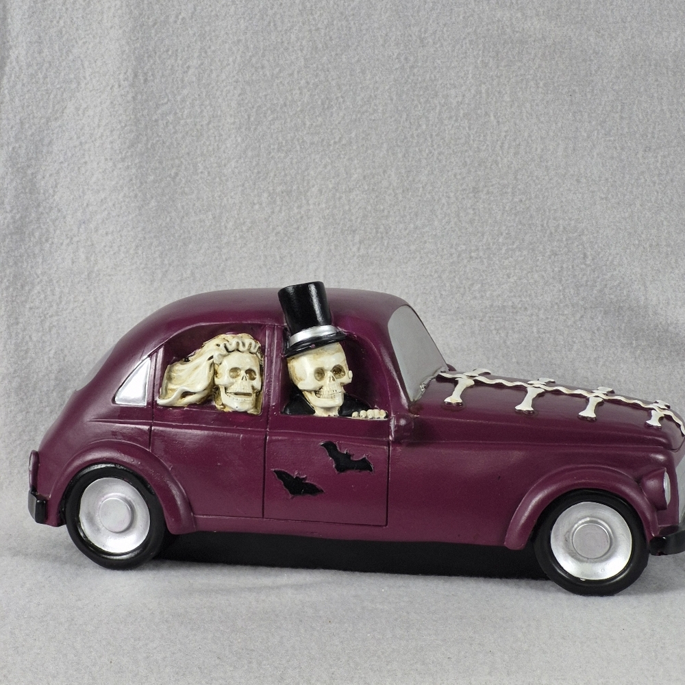 Halloween Skeleton Couple in Car Figurine – Bride & Groom – Day of the Dead